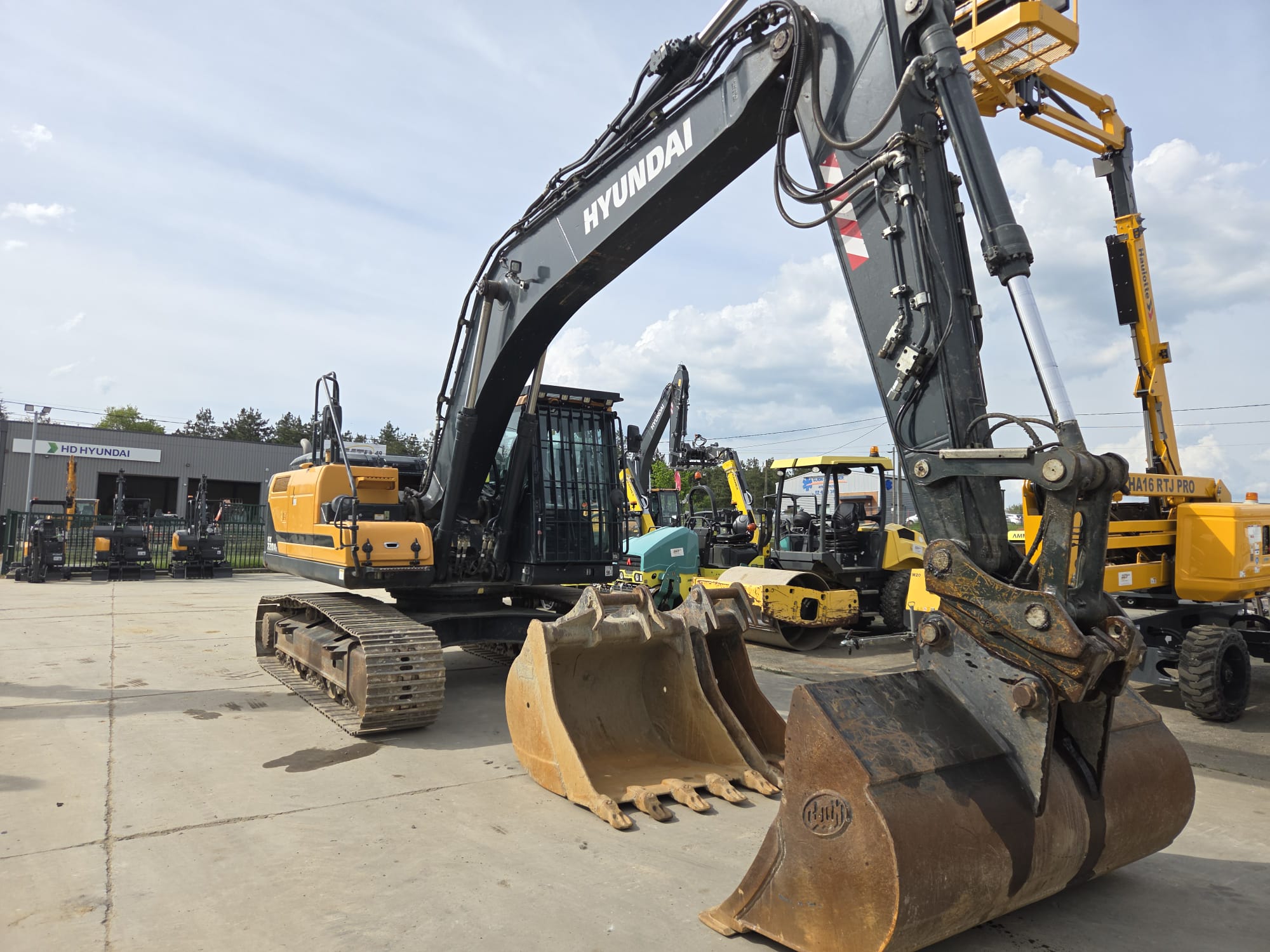 WhatsApp Image 2026-04-13 at 09.51.58 (1)